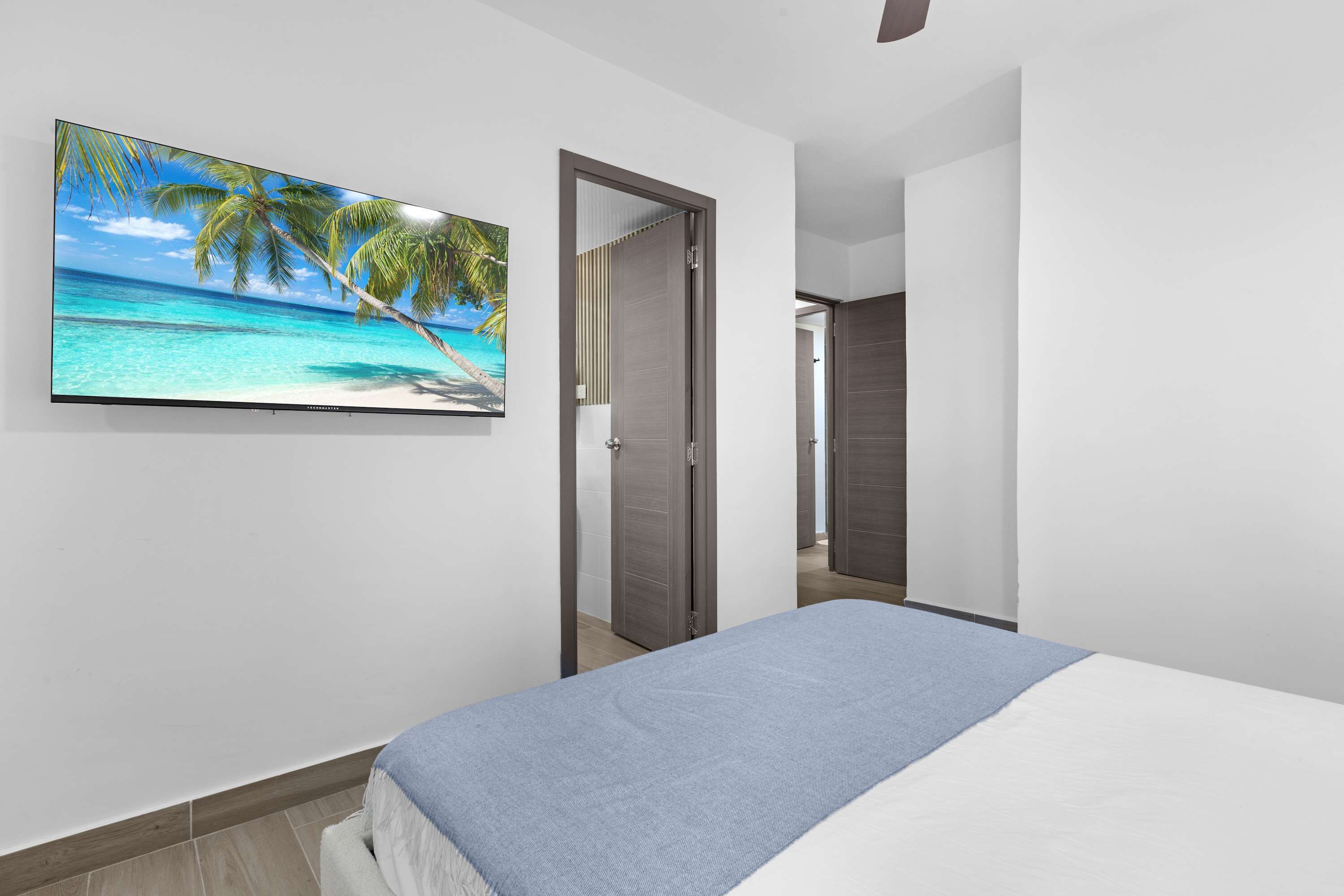 2 soverom, skrivebord, strykejern/-brett og wi-fi