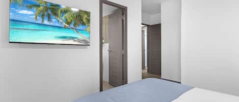 2 soverom, skrivebord, strykejern/-brett og wi-fi