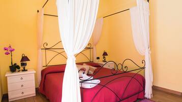 3 Schlafzimmer, Schreibtisch, Bügeleisen/Bügelbrett, Reisekinderbett