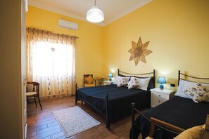 3 Schlafzimmer, Schreibtisch, Bügeleisen/Bügelbrett, Reisekinderbett