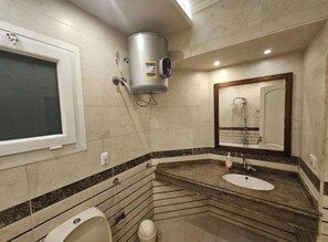 Handtücher, Seife, Toilettenpapier