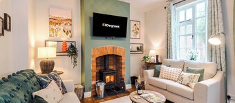 Beautiful Cozy Cottage Home in Sandbach, Sleeps 4!