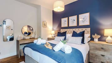 2 bedrooms, desk, iron/ironing board, WiFi