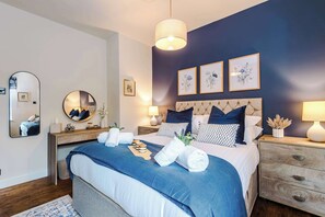 2 habitaciones, escritorio, tabla de planchar con plancha y wifi 