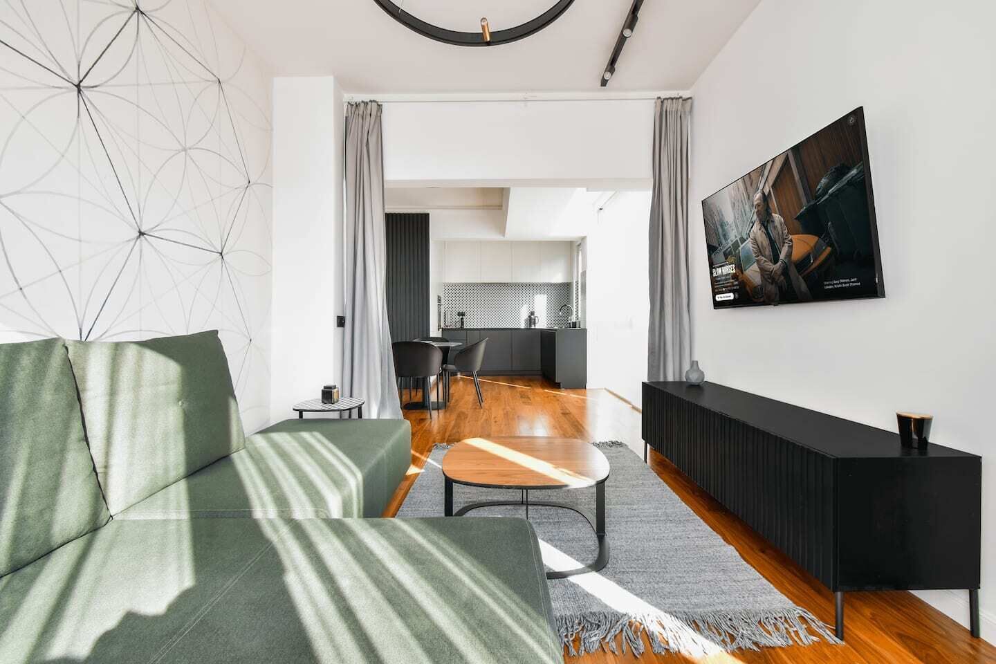 Una Smart TV, una oficina