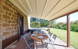 Outdoor dining - Pet friendly home in Fabrica di Roma (VT) with WiFi (Fabrica di Roma (VT))