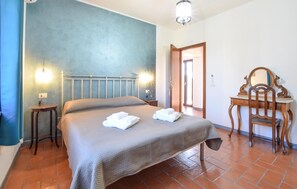 4 bedrooms, iron/ironing board, travel crib, free WiFi - Pet friendly home in Fabrica di Roma (VT) with WiFi (Fabrica di Roma (VT))