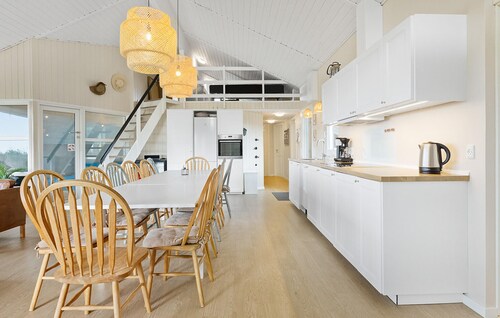 Cozy home in Løgstør with sauna