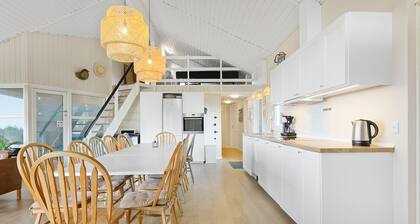 Cozy home in LĂžgstĂžr with sauna