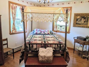 4 chambres, coffre-fort, bureau, fer et planche à repasser