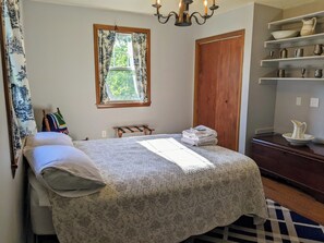 4 bedrooms, in-room safe, desk, iron/ironing board