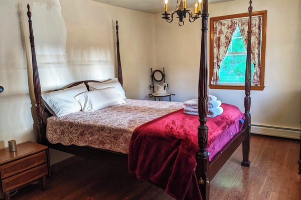 4 bedrooms, in-room safe, desk, iron/ironing board