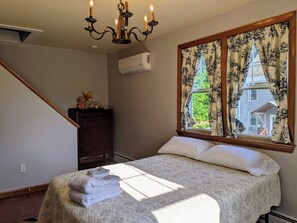 4 bedrooms, in-room safe, desk, iron/ironing board