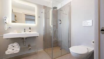 Dusche, Haartrockner, Handtücher