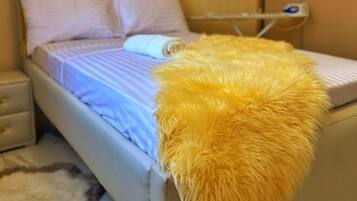 Desk, laptop workspace, free WiFi