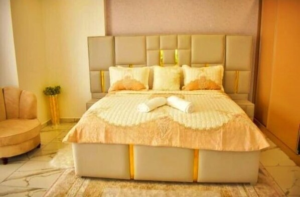 Desk, laptop workspace, free WiFi