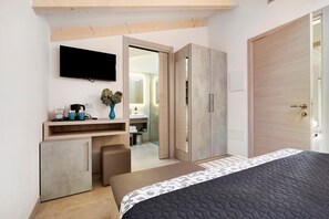 1 bedroom, WiFi, bed sheets - Room 'Camera 307 - Eco Del Garda' with Shared Pool, Shared Terrace and Wi-Fi (Tenno)