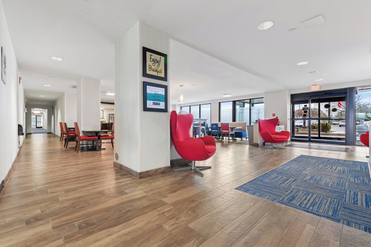 Unwind in the open, light-filled lobby with plenty of space.