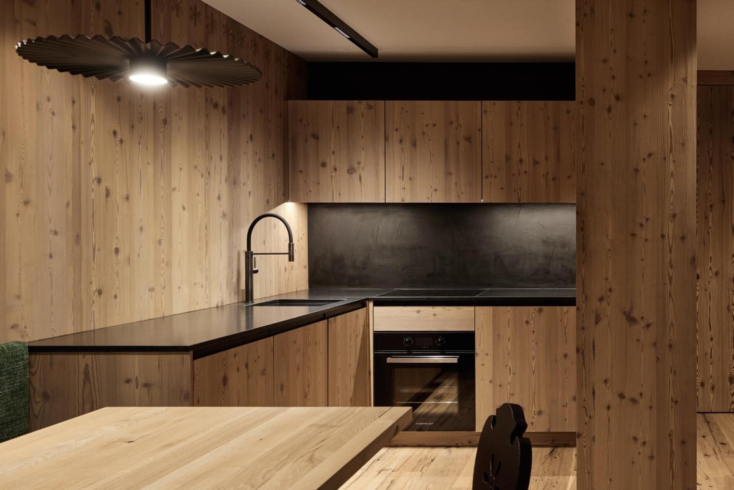 Frigorífico, horno, placa de cocina y lavavajillas