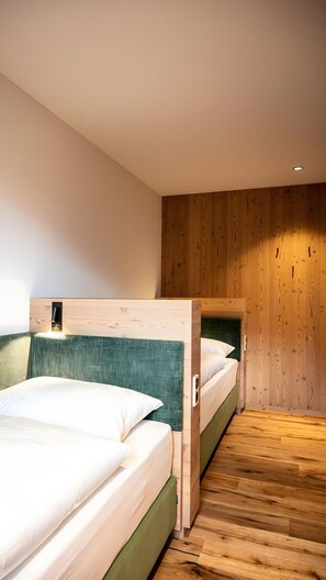 WiFi, bed sheets, wheelchair access