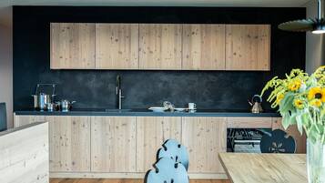 Frigorifero, forno, piano cottura, lavastoviglie