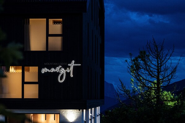 المنشأة من الخارج