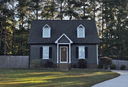 Fully Renovated - Fuquay-Varina Cottage + Pets