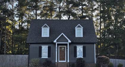 Fully Renovated - Fuquay-Varina Cottage + Pets