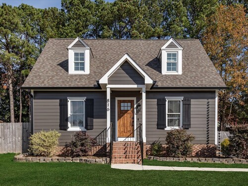 Fully Renovated - Fuquay-Varina Cottage + Pets