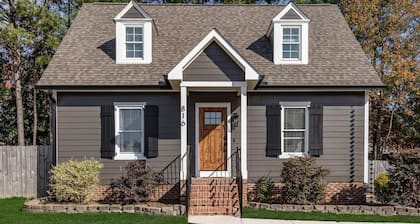 Fully Renovated - Fuquay-Varina Cottage + Pets