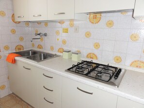 Apartment, 2 Bedrooms, Patio, Garden View | Interior