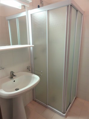 Appartement, 1 chambre, balcon, vue sur la ville | Salle de bain