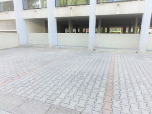 Appartement, 1 chambre, balcon, vue ville | Parking | Parking aux places limitées