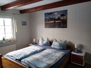 2 多间卧室、熨斗/熨衣板、WiFi、床单