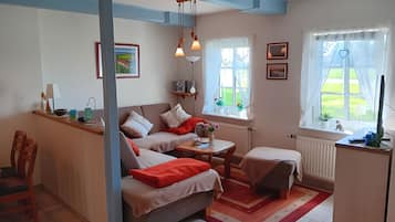 Fernseher, Tischtennisplatte, Stereoanlage