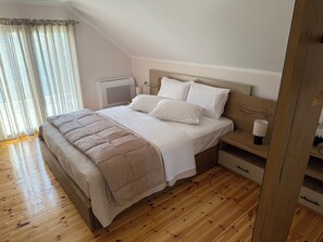 1 bedroom, iron/ironing board, internet, bed sheets