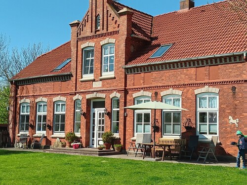 Apartment 'Fewo Süderstuv' mit gemeinsamer Terrasse, Garten und WLAN