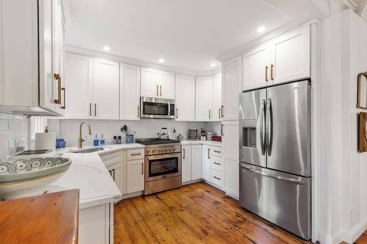 Frigorifero, microonde, lavastoviglie, macchina per tè/caffè