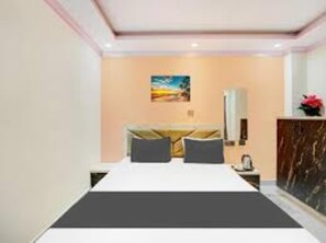 Luxury Room | Rollaway beds, free WiFi, bed sheets