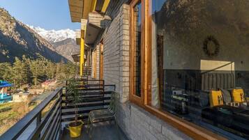 Superior Double Room with Balcony and Mountain View x A Block | Iron/ironing board, free WiFi