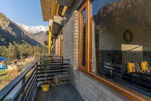 Superior Double Room with Balcony and Mountain View x A Block