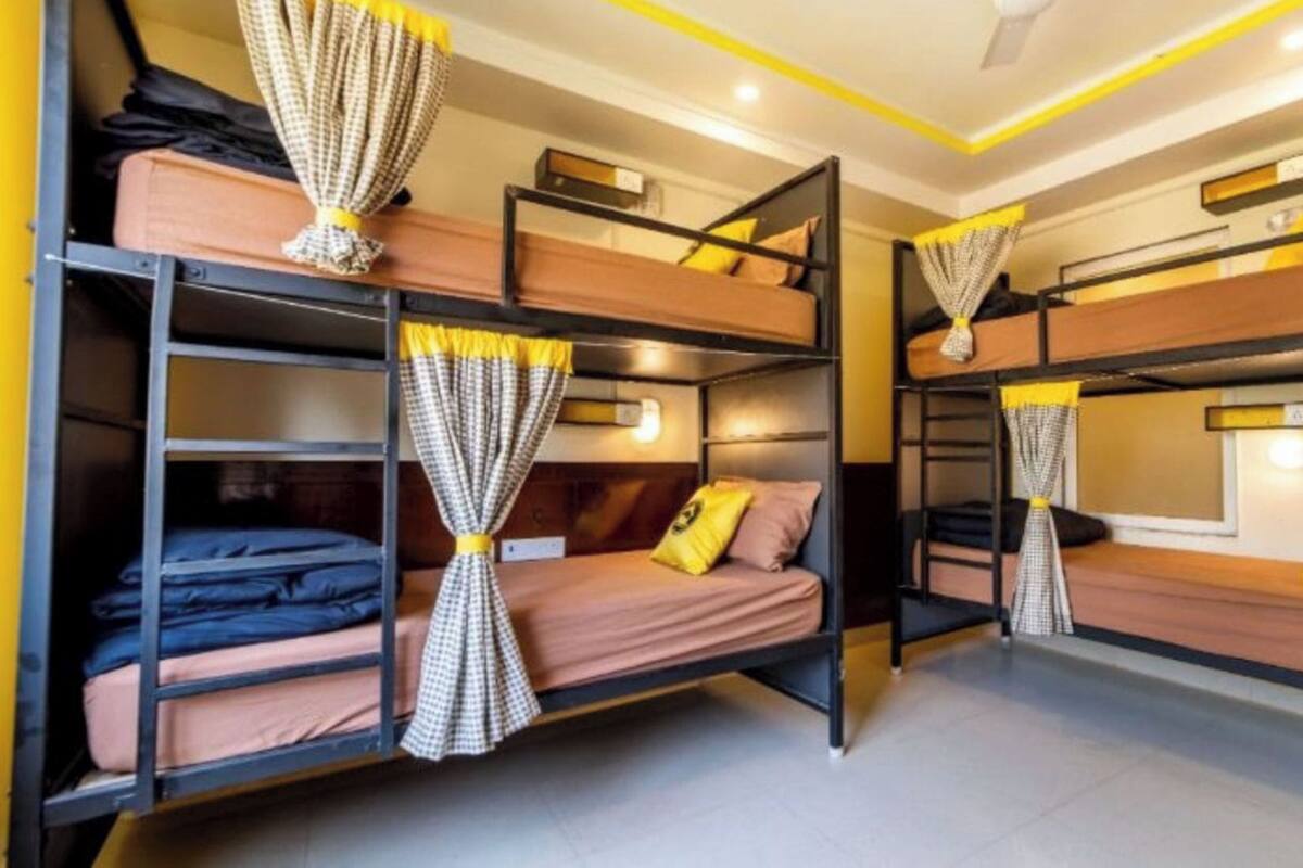 Bed in 4 Bed Female Dormitory x B Block Dormitory | Tabla de planchar con plancha, wifi gratis y ropa de cama