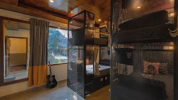 Asrama Umum Comfort | Setrika/meja setrika dan Wi-Fi gratis