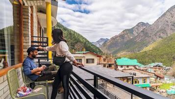 Deluxe Double Room with Balcony and Mountain View x A Block | Iron/ironing board, free WiFi