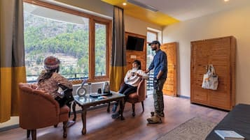 Kamar Double Mewah, pemandangan gunung | Setrika/meja setrika dan Wi-Fi gratis