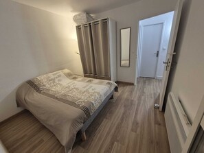 2 bedrooms, iron/ironing board, free WiFi