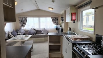 Cookware/dishes/utensils