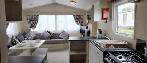 Cookware/dishes/utensils