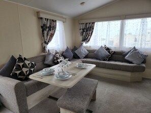 Interior - 123 Elms (Exmouth)