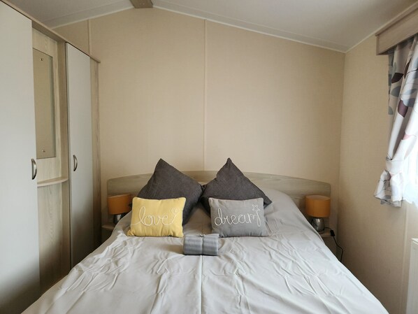 3 chambres, décor unique, ameublement unique